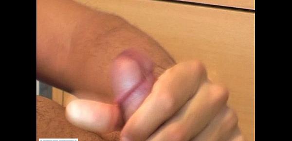  Frech str8 handsome arab guy serviced his huge cock by a guy !
